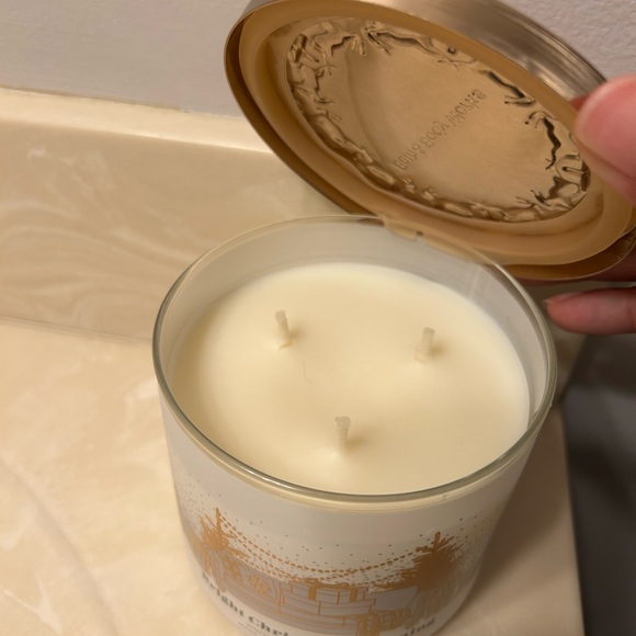 Bath and Body Works Bright Christmas Morning candle - Picture 3 of 4